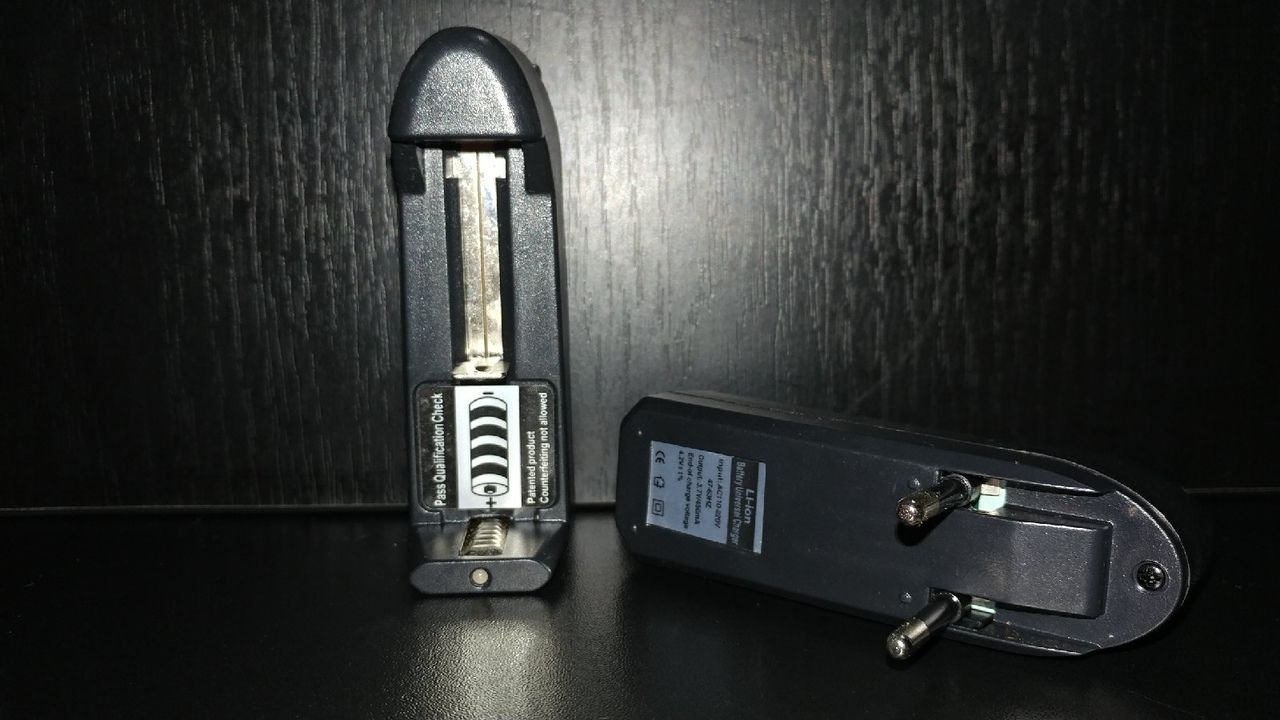 Li-ion Battery Universal Charger